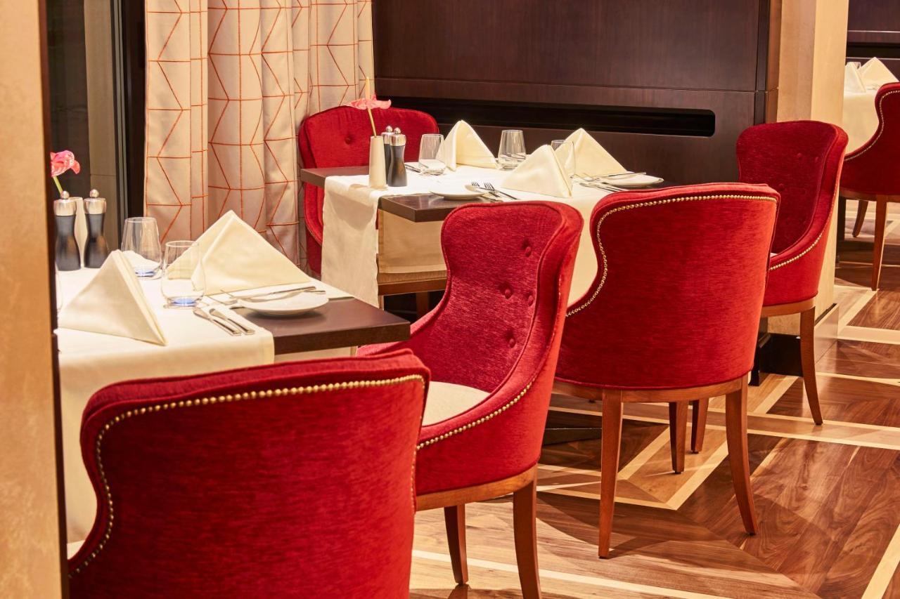 Grand Hotel Kempinski Riga Exterior foto The restaurant